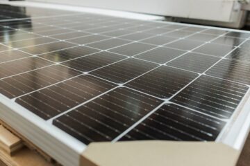 Pannelli fotovoltaici bifacciali: cosa sono e quando convengono